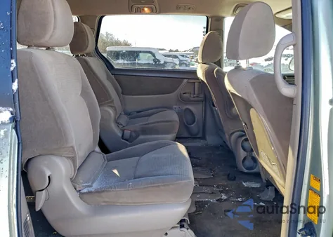 2010 Toyota Sienna Ce z USA, uszkodzony, nr VIN 5TDKK4CC1AS301326